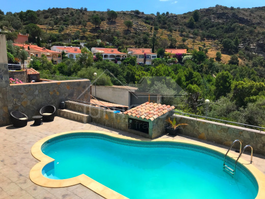 Villa 5 chambres, moderne , 174m2, vue mer avec piscine à Roses-Canyelles
