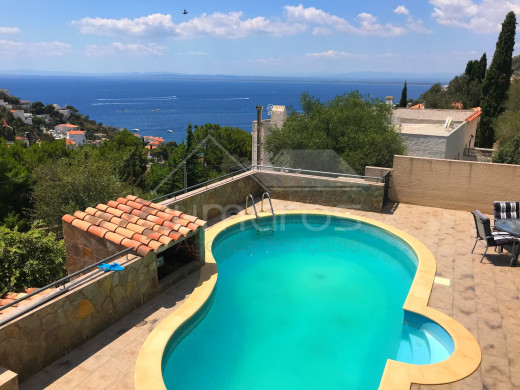 Villa 5 chambres, moderne , 174m2, vue mer avec piscine à Roses-Canyelles