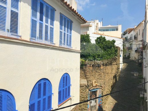 2 chambres, duplex, vue mer, centre de Cadaqués, 70m plage
