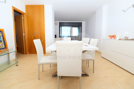 OPPORTUNITÉ! appartement moderne en 1ère ligne de mer