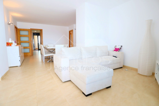 OPPORTUNITÉ! appartement moderne en 1ère ligne de mer