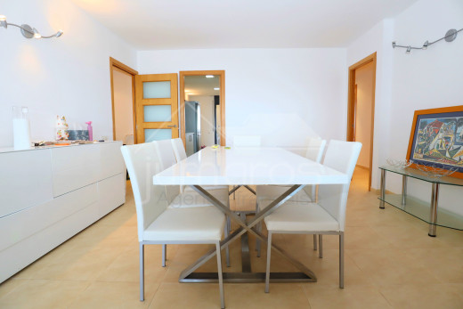 OPPORTUNITÉ! appartement moderne en 1ère ligne de mer