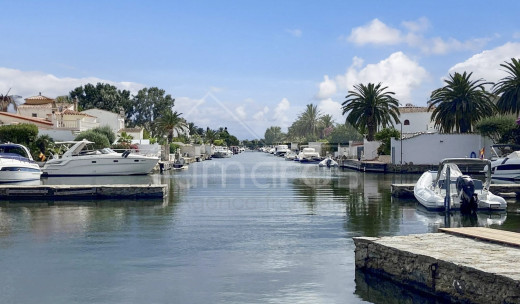 Appartement avec parking et cave proche de la plage à Empuriabrava