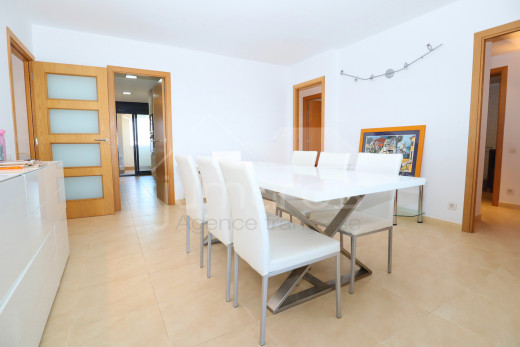 OPPORTUNITÉ! appartement moderne en 1ère ligne de mer