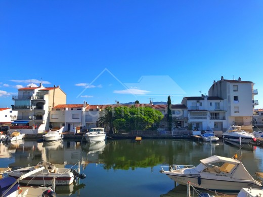 43m2, vue canal, parking et amarre privés