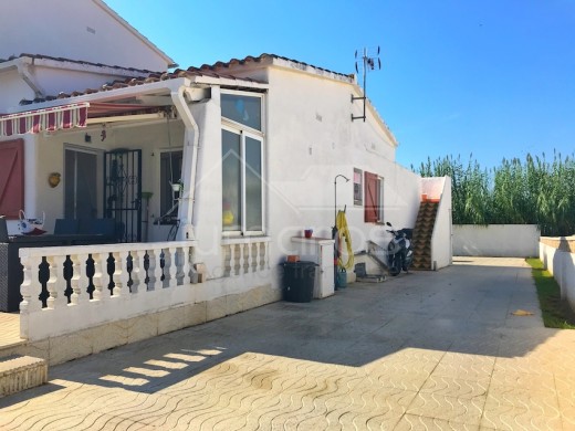 Maison avec grand terrain à Castelló d'Empuries