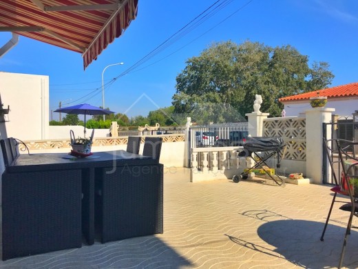 Maison avec grand terrain à Castelló d'Empuries