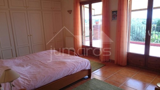 4 chambres, 2 places parking, garage, piscine, au Golf Perelada