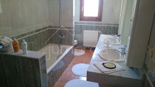 4 chambres, 2 places parking, garage, piscine, au Golf Perelada