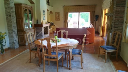 4 chambres, 2 places parking, garage, piscine, au Golf Perelada