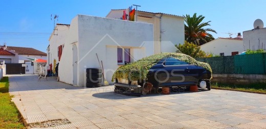 Maison avec grand terrain à Castelló d'Empuries