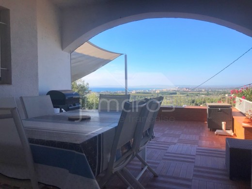 Maison moderne avec vue imprenable sur la baie de Roses