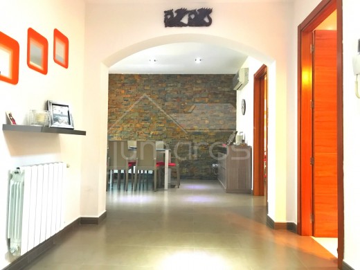3 chambres, 138m2, construction récente, piscine, garage privé