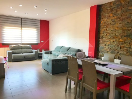 3 chambres, 138m2, construction récente, piscine, garage privé