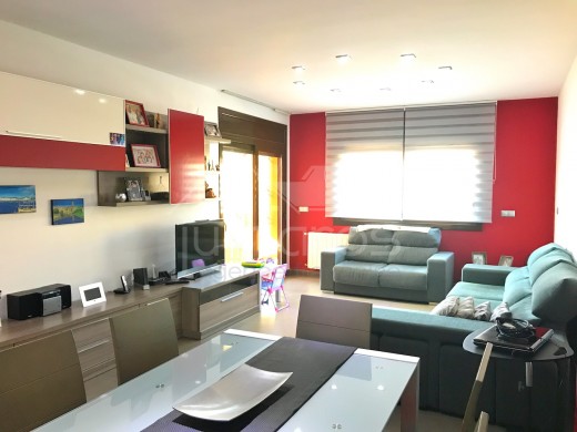 3 chambres, 138m2, construction récente, piscine, garage privé