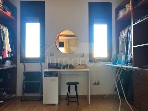 3 chambres, 138m2, construction récente, piscine, garage privé