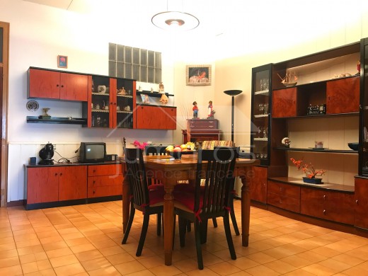 6 chambres, 413m2, village historique
