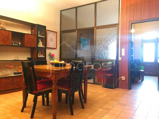 6 chambres, 413m2, village historique