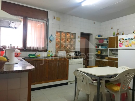 6 chambres, 413m2, village historique