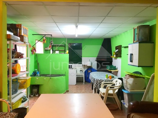 6 chambres, 413m2, village historique