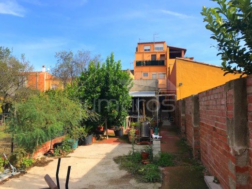6 chambres, 413m2, village historique
