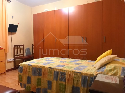6 chambres, 413m2, village historique