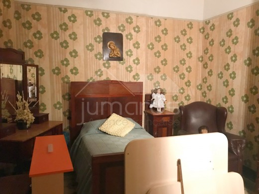 6 chambres, 413m2, village historique