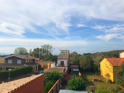 6 chambres, 413m2, village historique