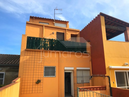 6 chambres, 413m2, village historique