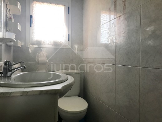 6 chambres, 413m2, village historique