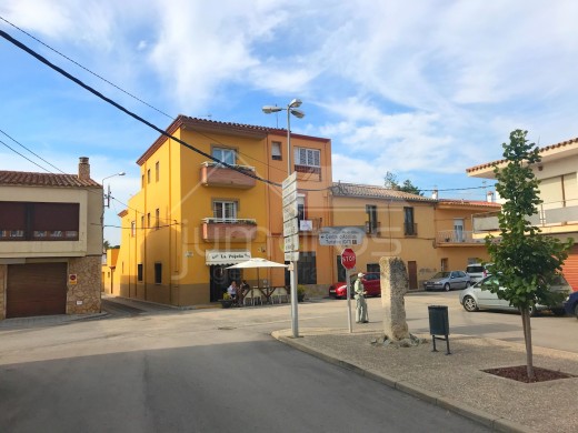6 chambres, 413m2, village historique