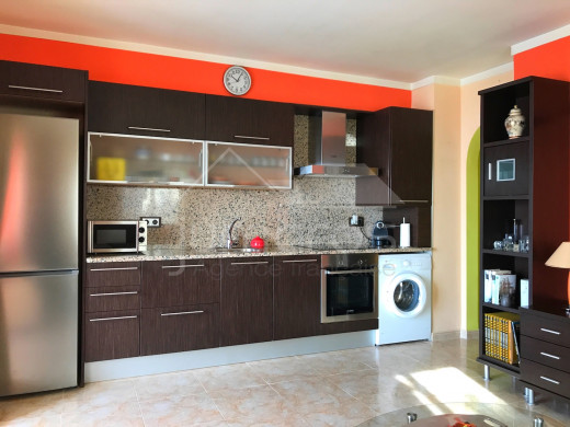 Appartement entièrement rénové, vue mer, parking privé et piscine