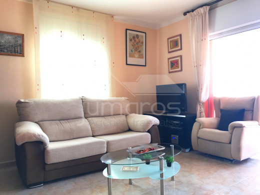 Appartement entièrement rénové, vue mer, parking privé et piscine