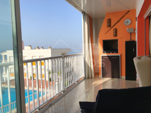 Appartement entièrement rénové, vue mer, parking privé et piscine