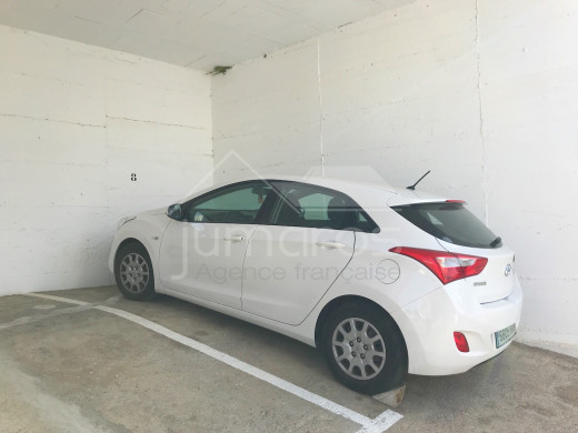 Appartement entièrement rénové, vue mer, parking privé et piscine