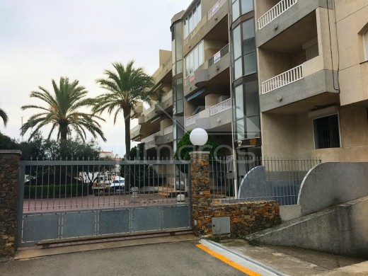 46m2, terrasse 13m2, amarre privée voilier, proche centre