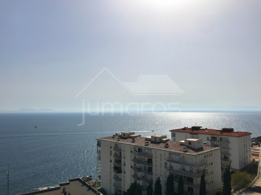 64m2, 2 chambres, vue mer, terrasse couverte, parking