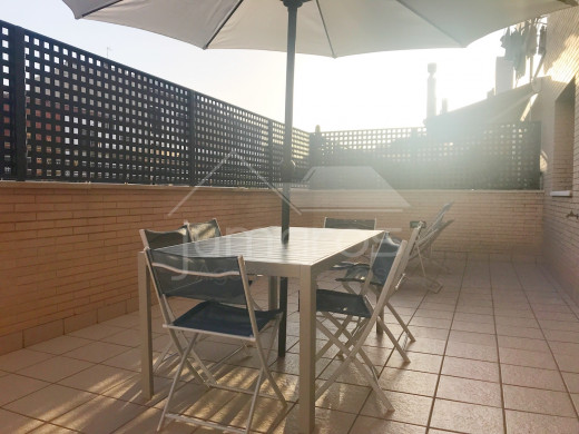 2 chambres, terrasse 35m2, piscine