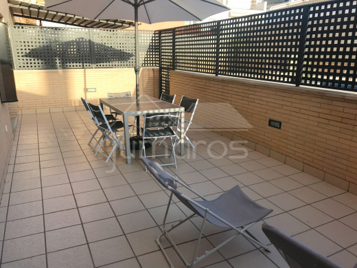 2 chambres, terrasse 35m2, piscine