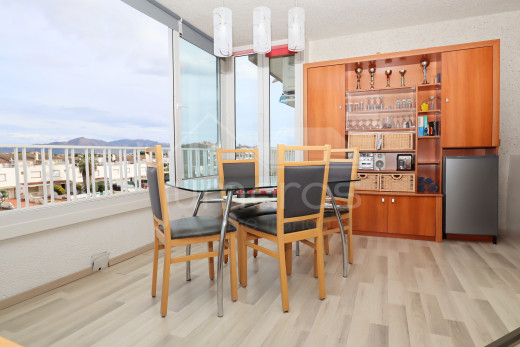 Appartement rénové avec  parking et amarre