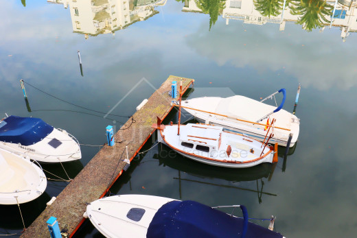 Appartement rénové avec  parking et amarre
