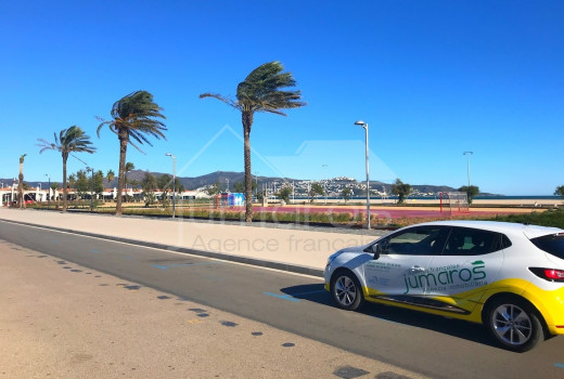 2 chambres, 100m de la plage, 27m2 de terrasse.