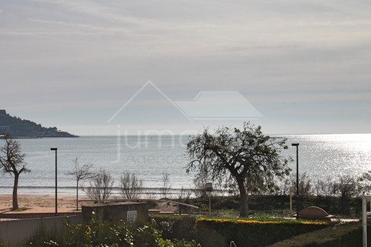 Coquet appartement de 40m2 en 1ère ligne de mer, Roses