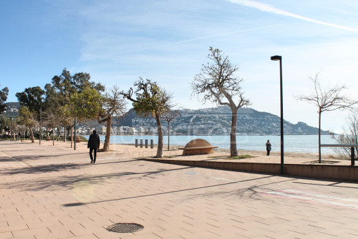 Coquet appartement de 40m2 en 1ère ligne de mer, Roses