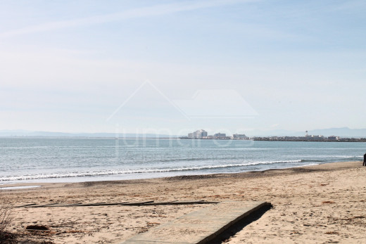 Coquet appartement de 40m2 en 1ère ligne de mer, Roses