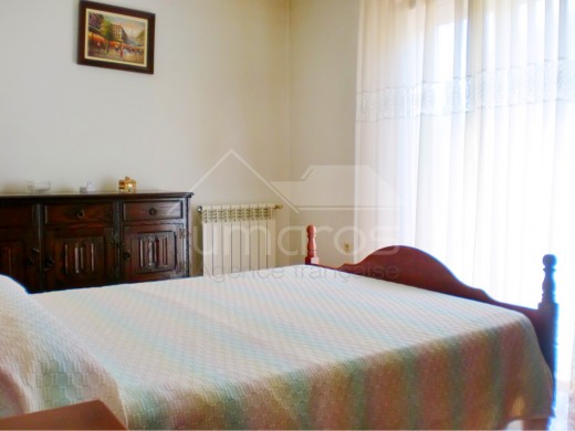 3 chambres, garage pour 3 voitures, possible piscine