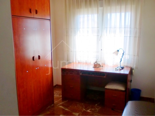 3 chambres, garage pour 3 voitures, possible piscine