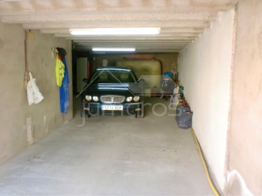 3 chambres, garage pour 3 voitures, possible piscine