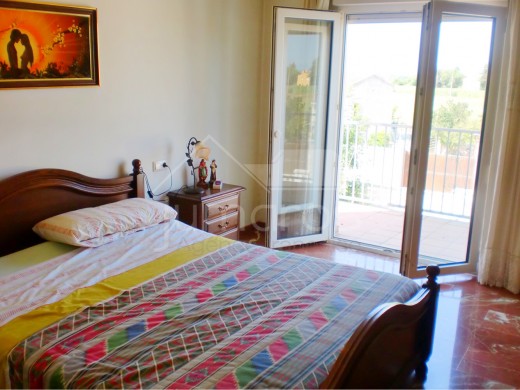 3 chambres, garage pour 3 voitures, possible piscine