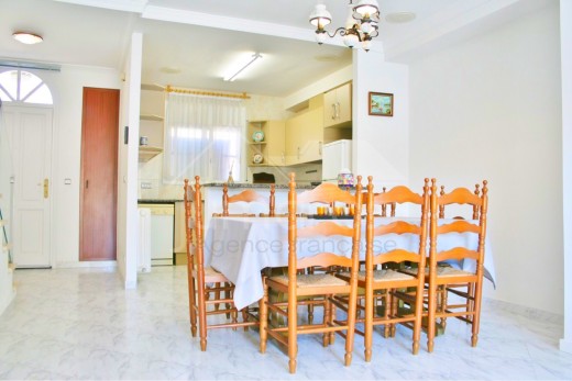 4 chambres, 183m2, piscine, 100 m de la plage d'Empuriabrava